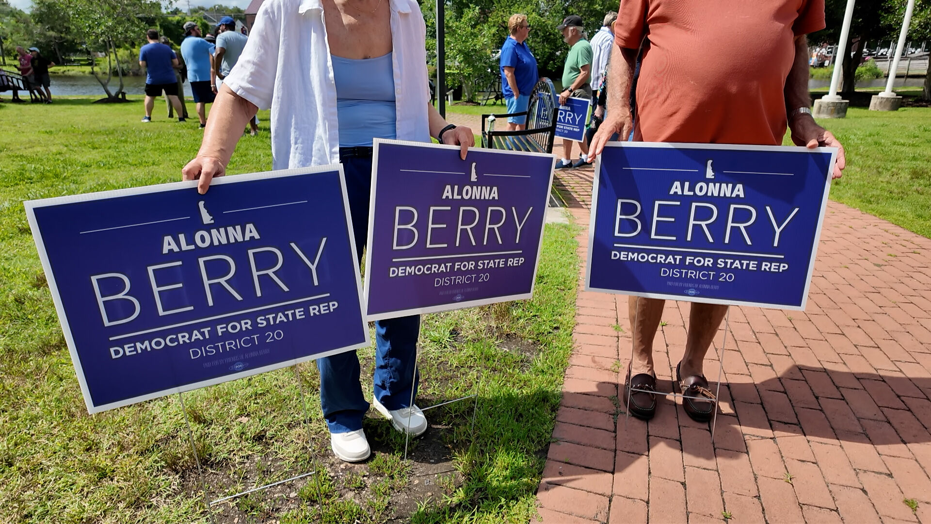 Berry campaign signs